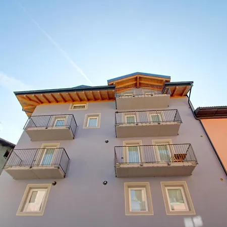 Pinzolo Mountain Lodge Exterior photo
